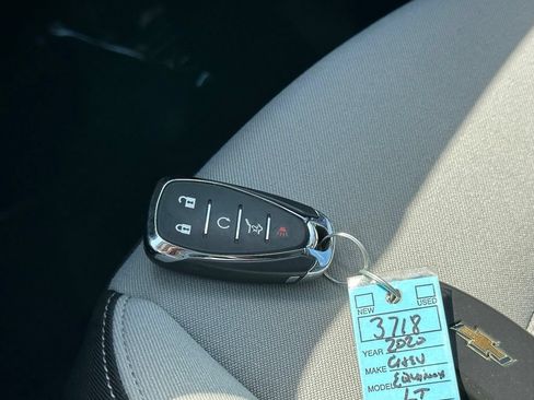 Used 2020 Chevrolet Equinox LT w/ Driver Convenience Package AWD/4WD image 32