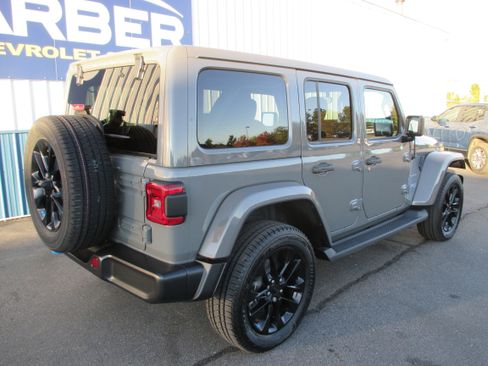 Used 2022 Jeep Wrangler Unlimited Sahara w/ Cold Weather Group image 3