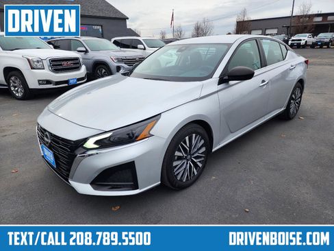 Used 2024 Nissan Altima 2.5 SV image 1