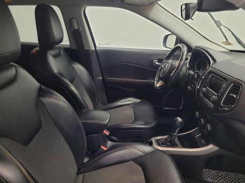 Used 2017 Jeep Compass Latitude w/ Safe & Security Group FWD image 21