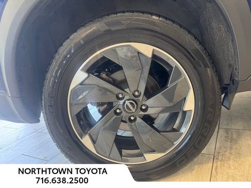 Used 2025 Nissan Rogue SV AWD/4WD image 23