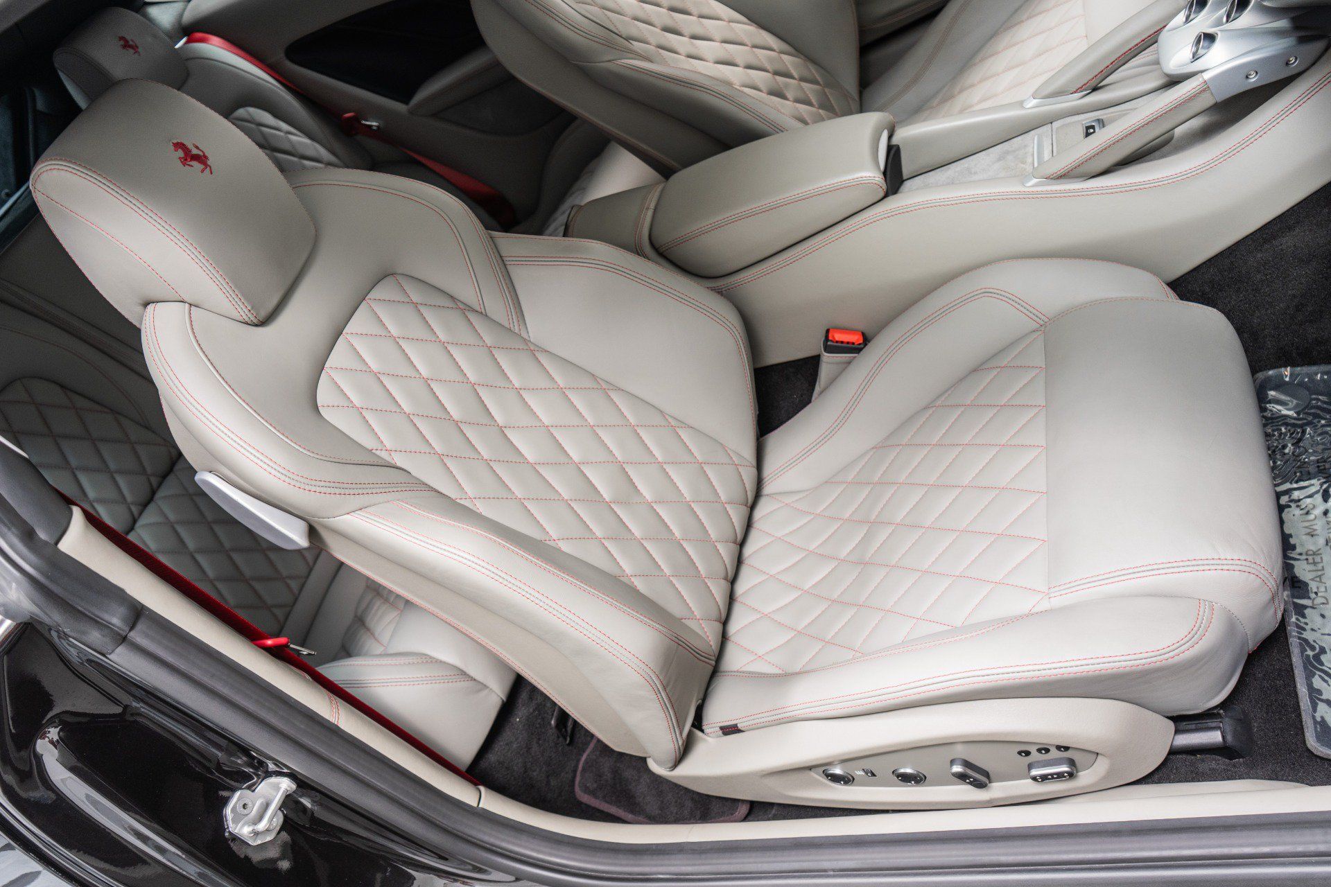 Used 2014 Ferrari FF AWD/4WD image 25