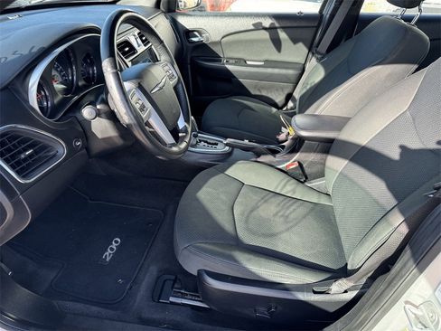 Used 2012 Chrysler 200 Touring image 9