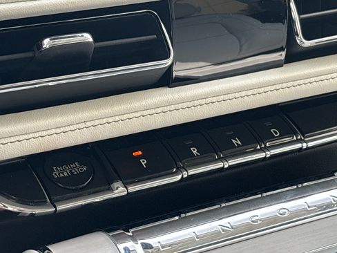 Used 2025 Lincoln Aviator Reserve AWD/4WD image 26
