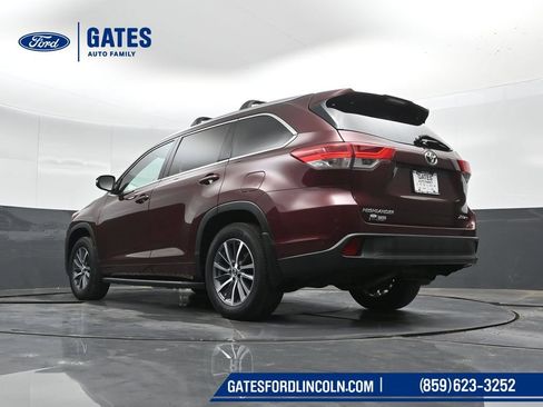 Used 2017 Toyota Highlander XLE AWD/4WD image 49