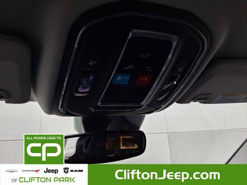 Used 2023 Jeep Grand Cherokee Limited w/ Black Appearance Package image 25