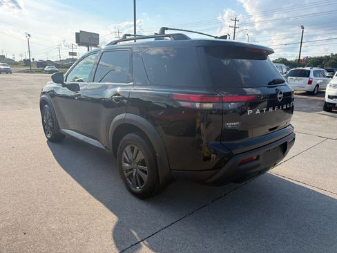 Used 2023 Nissan Pathfinder SV AWD/4WD image 6