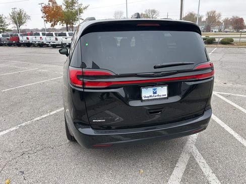 New 2026 Chrysler Pacifica Select image 22