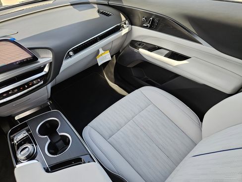 New 2025 Cadillac Lyriq Luxury image 17