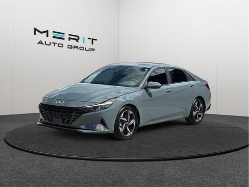 Used 2022 Hyundai Elantra SEL w/ Convenience + Premium Package FWD image 4