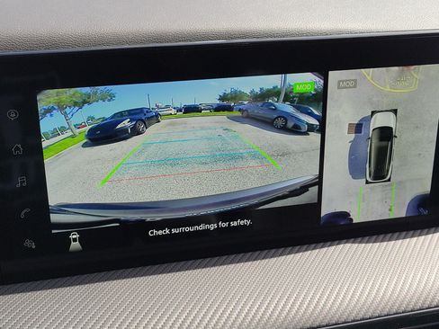 Certified 2025 Nissan Kicks SR FWD image 28