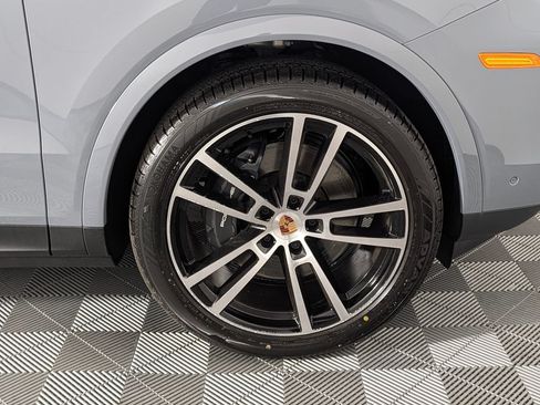 New 2026 Porsche Cayenne Coupe AWD/4WD image 13
