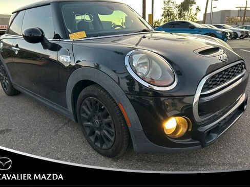 Used 2017 MINI Cooper S image 1