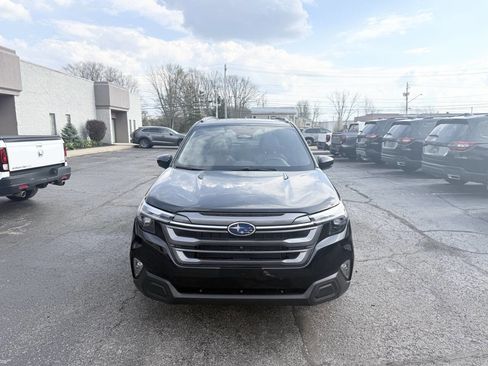 Used 2025 Subaru Forester Touring image 3