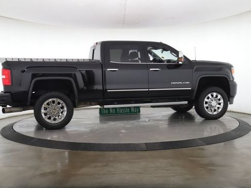 Used 2016 GMC Sierra 2500 Denali w/ Duramax Plus Package AWD/4WD image 6