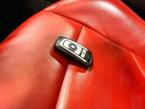 Used 2018 BMW M4 Coupe w/ Competition Package RWD image 8