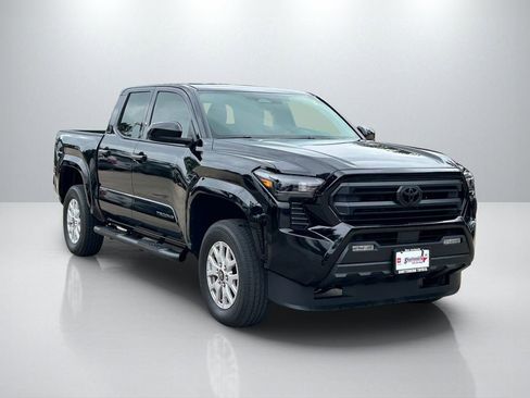 Used 2025 Toyota Tacoma SR5 AWD/4WD image 3