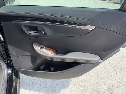 Used 2014 Chevrolet Impala LT w/ Convenience Package FWD image 18