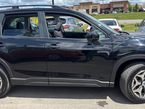 Used 2020 Subaru Forester Premium AWD/4WD image 11