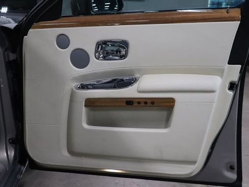 Used 2016 Rolls-Royce Ghost image 25