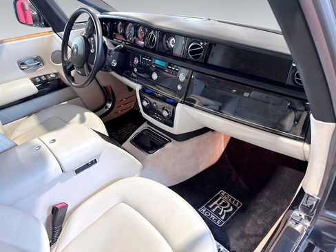 Used 2012 Rolls-Royce Phantom Drophead Coupe image 25