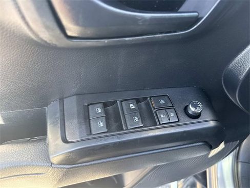 Used 2018 Toyota Tacoma SR image 18