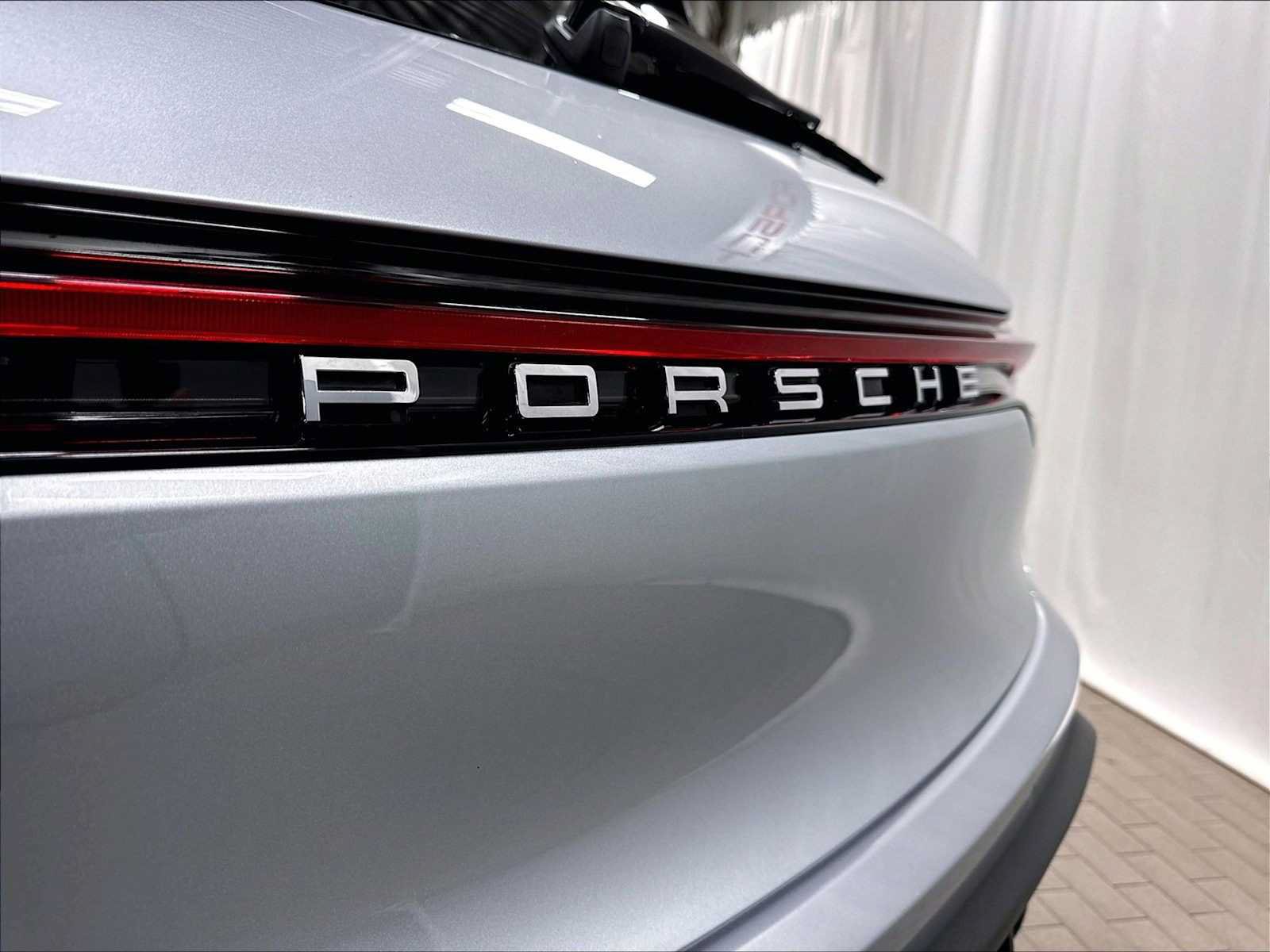 Used 2026 Porsche Macan AWD/4WD image 34