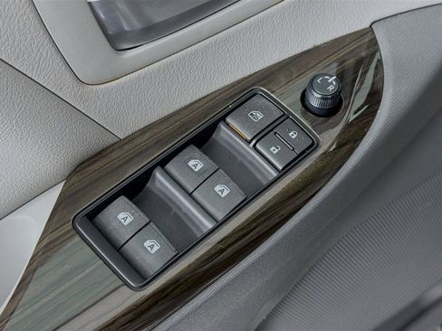 Used 2015 Toyota Sienna XLE image 18