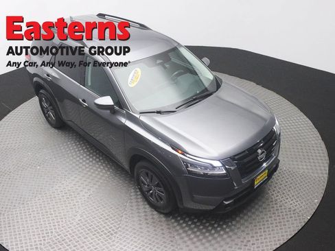 Used 2022 Nissan Pathfinder SV FWD image 3