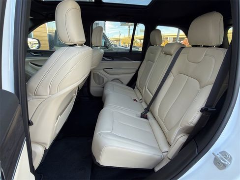 New 2025 Jeep Grand Cherokee Limited w/ Luxury Tech Group II image 21