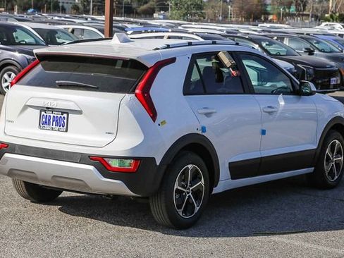New 2026 Kia Niro LX FWD image 8