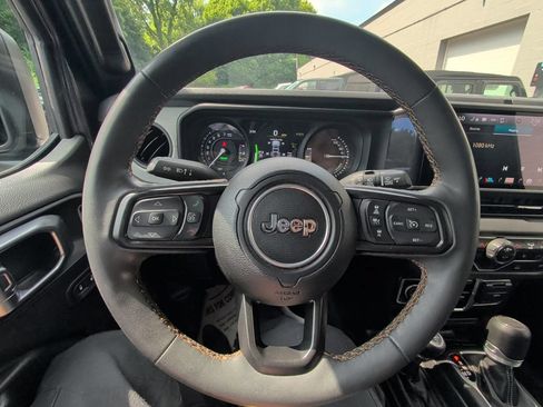 Used 2024 Jeep Wrangler Unlimited w/ Convenience Group AWD/4WD image 19