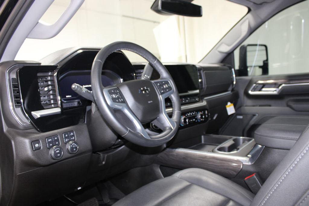 Used 2025 Chevrolet Silverado 2500 LTZ w/ LTZ Plus Package AWD/4WD image 30