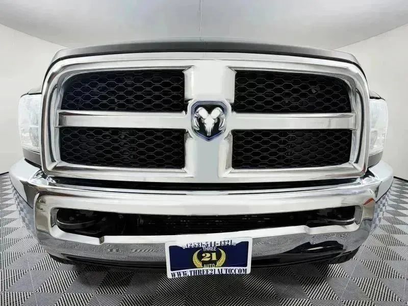 Used 2018 RAM 3500 Tradesman w/ Chrome Appearance Group AWD/4WD image 3