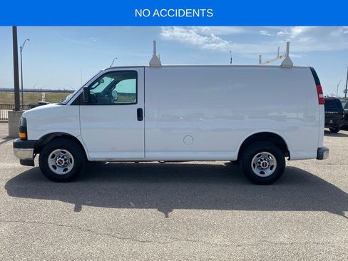 Used 2018 GMC Savana 2500 w/ Driver Convenience Package RWD image 3