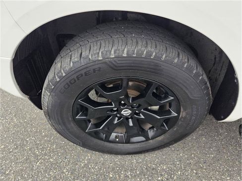 Used 2021 Nissan Frontier SV w/ Midnight Edition Floor Mats RWD image 11