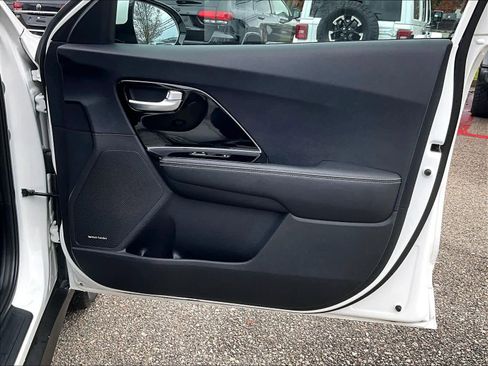 Used 2022 Kia Niro EX w/ Cold Weather Package image 12