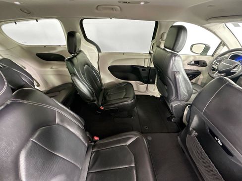 Used 2022 Chrysler Pacifica Touring-L FWD image 27