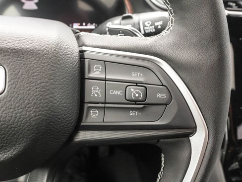 New 2025 Jeep Grand Cherokee Altitude image 27