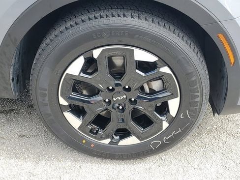 Used 2024 Kia Sorento S w/ Panoramic Sunroof Package image 8