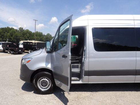 Used 2025 Mercedes-Benz Sprinter 2500 image 13