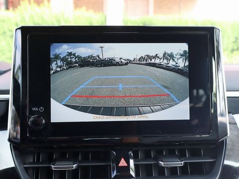 Used 2025 Toyota Corolla SE image 32