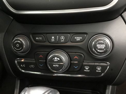 Used 2022 Jeep Cherokee Latitude Lux w/ Sun & Sound Group AWD/4WD image 29