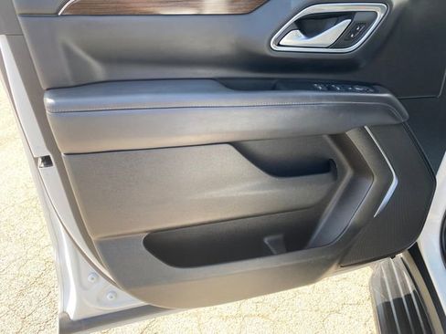 Used 2022 GMC Yukon SLE w/ Gmc Pro Safety Plus Package image 10