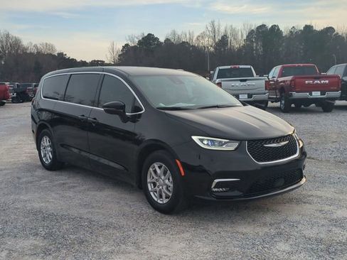 New 2026 Chrysler Pacifica Select image 7