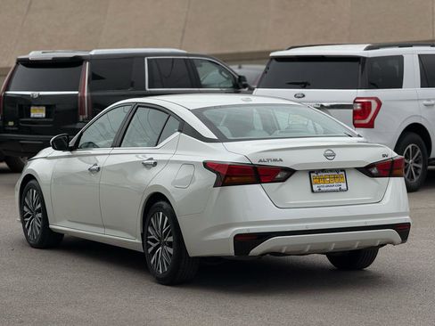 Used 2023 Nissan Altima 2.5 SV image 5