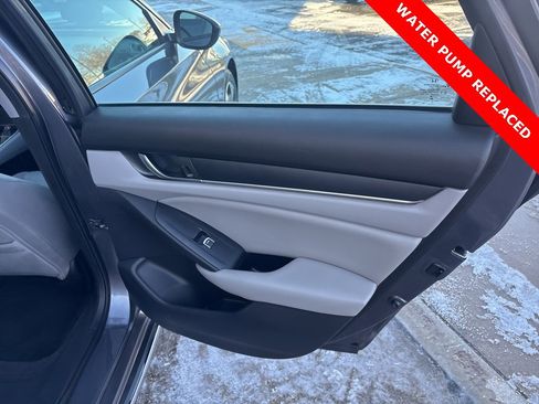 Used 2019 Honda Accord EX image 9