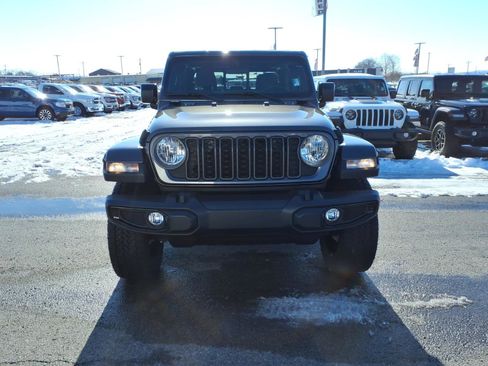 Used 2025 Jeep Gladiator Sport image 2