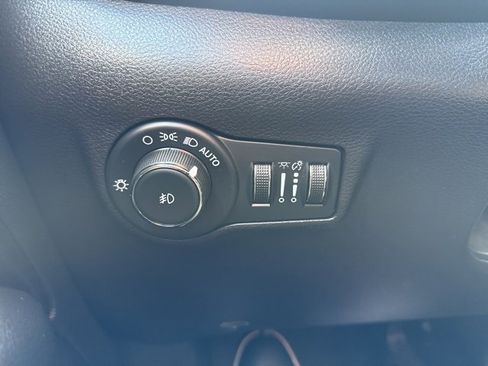 Certified 2023 Jeep Compass Latitude w/ Sun and Sound Group image 13