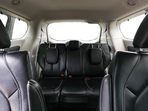 Used 2022 Chrysler Pacifica Touring-L FWD image 24